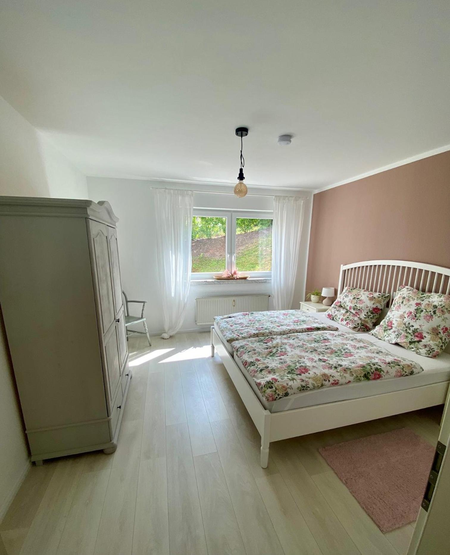 Neu: Ferienwohnung Zum Nussbaum - Landhausstil & Moseltalblick ทราเบิน-ทราร์บาค ภายนอก รูปภาพ